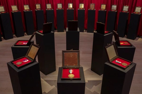 medal of honor (or 49 medals + 1)